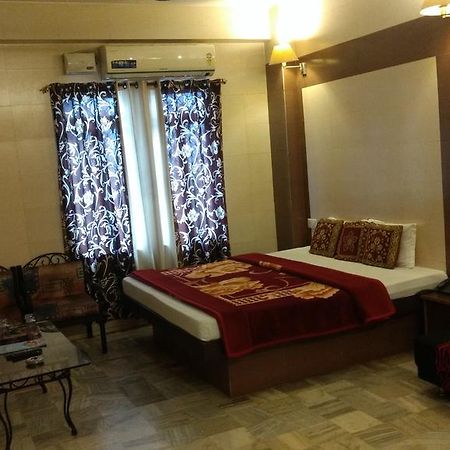 ג'איפור Hotel Golden Deluxe מראה חיצוני תמונה