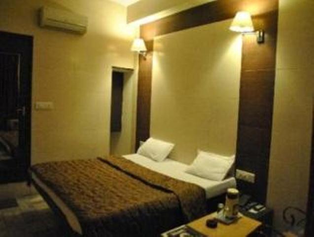 ג'איפור Hotel Golden Deluxe מראה חיצוני תמונה