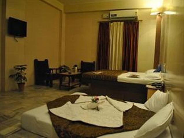 ג'איפור Hotel Golden Deluxe מראה חיצוני תמונה