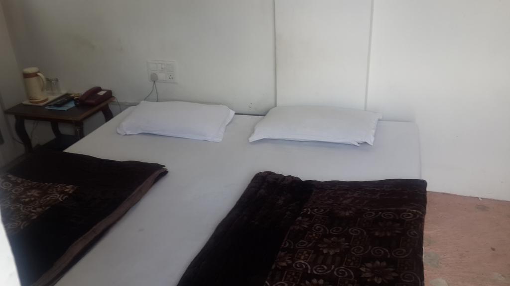 ג'איפור Hotel Golden Deluxe מראה חיצוני תמונה