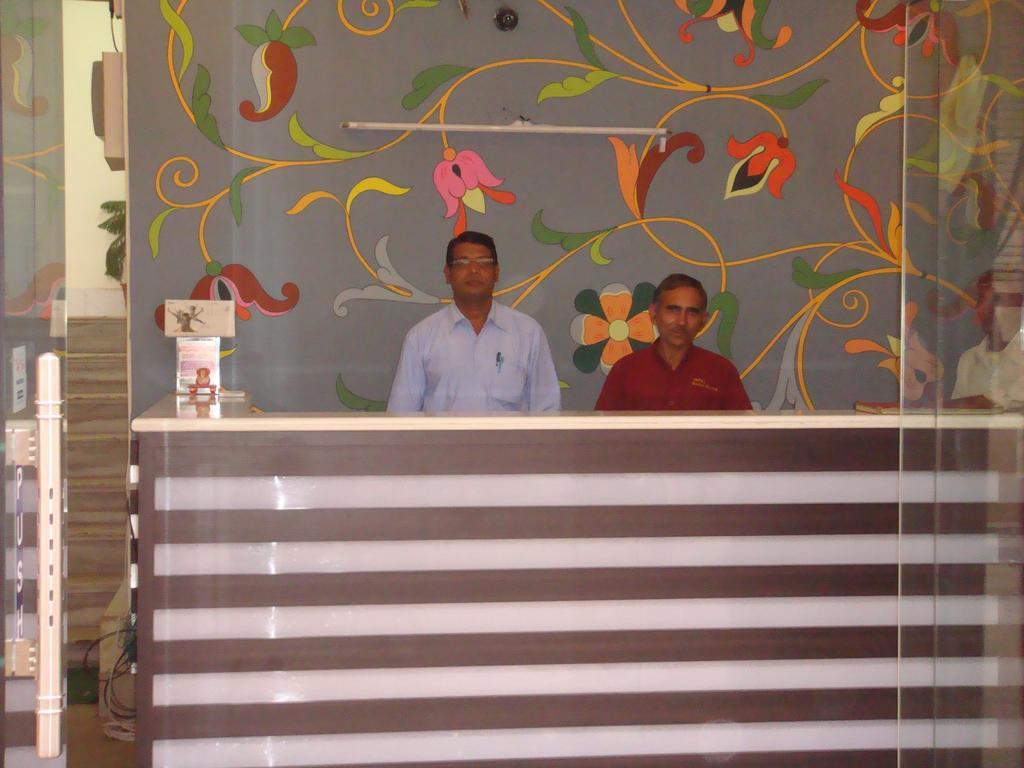 ג'איפור Hotel Golden Deluxe מראה חיצוני תמונה