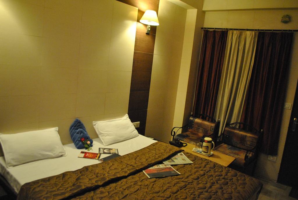 ג'איפור Hotel Golden Deluxe מראה חיצוני תמונה