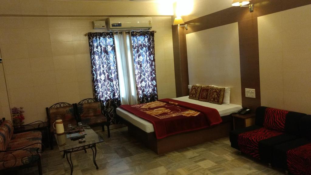 ג'איפור Hotel Golden Deluxe מראה חיצוני תמונה