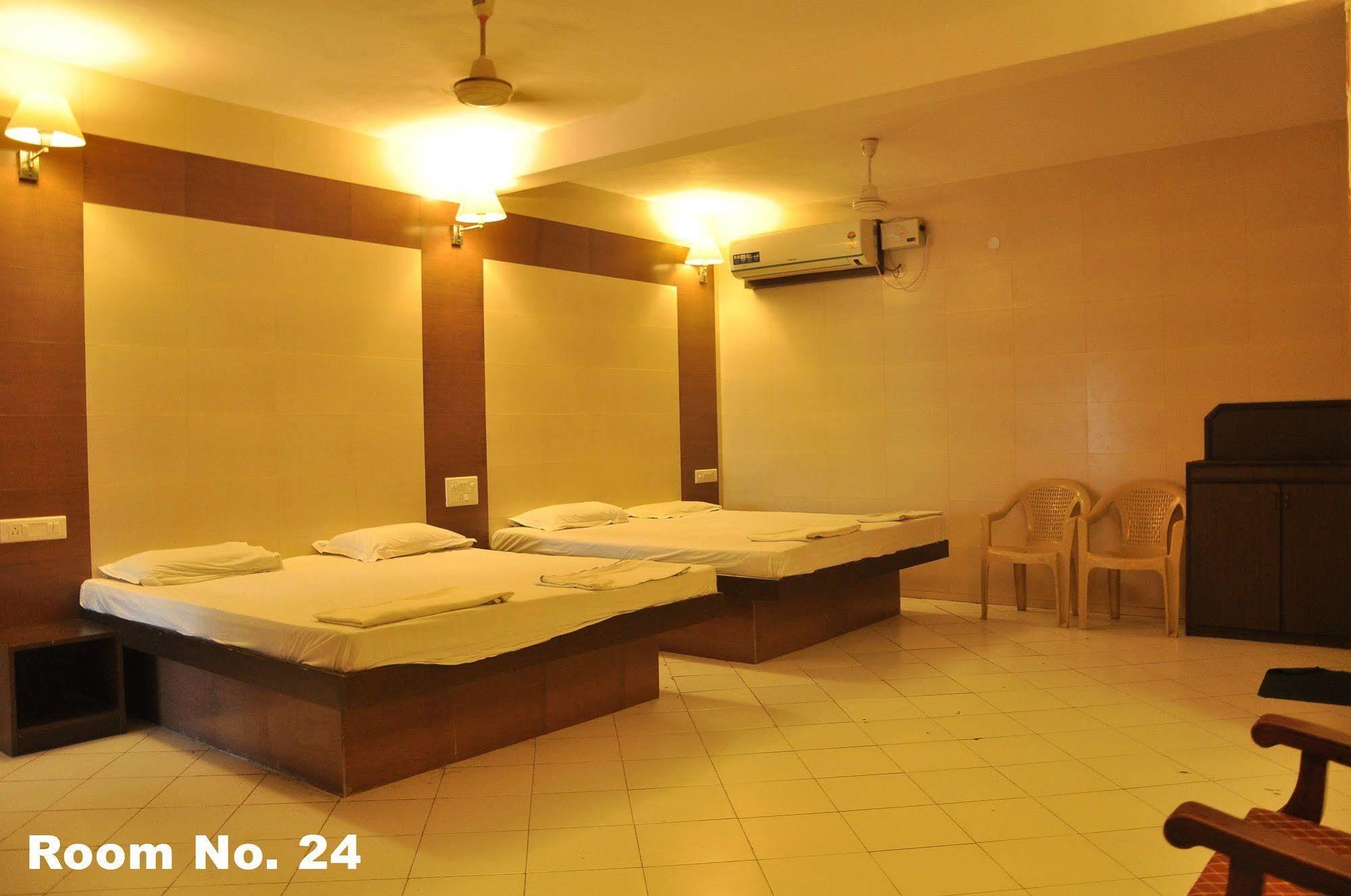 ג'איפור Hotel Golden Deluxe מראה חיצוני תמונה