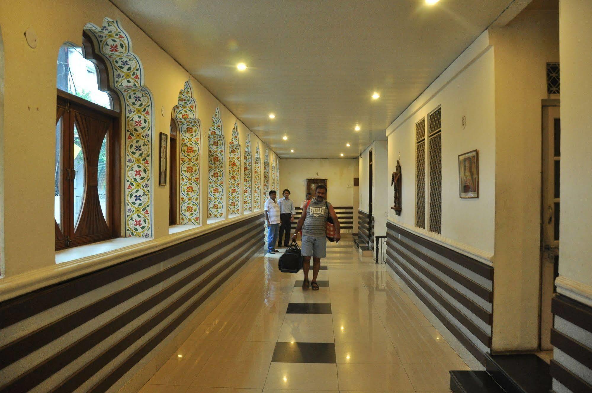 ג'איפור Hotel Golden Deluxe מראה חיצוני תמונה